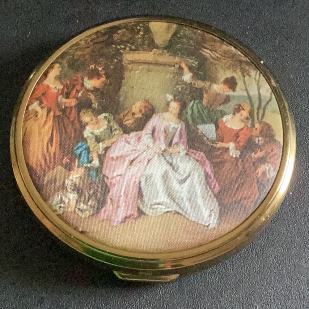 Wonderful Condition 1950s Italian Silk Cover Crème Powder Compact Baroque Ladies